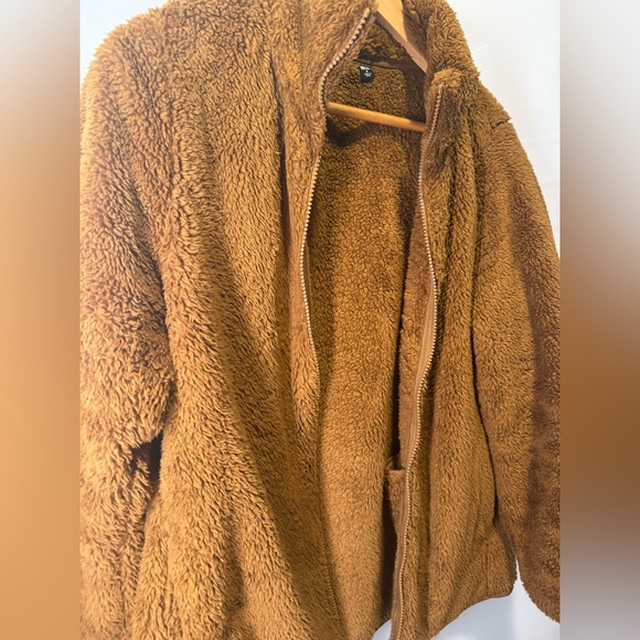 Uniqlo Women's Brown Teddy Jacket - Picture 4 of 6